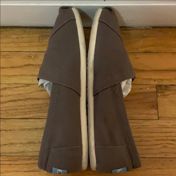 Toms - Picture 3 of 4